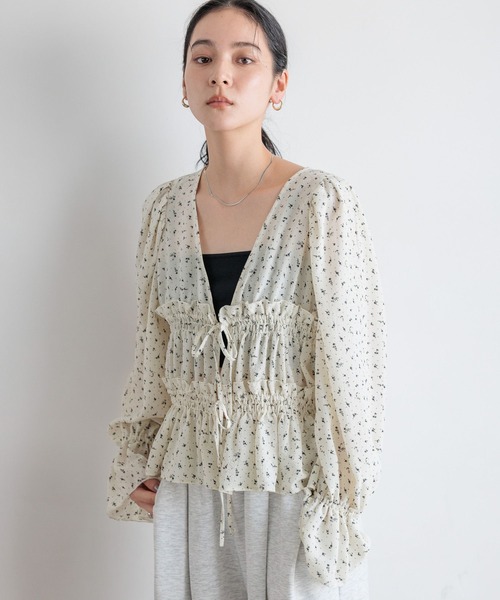 LOWRYS FARM(ローリーズファーム)の「フラワー2WAYペプラムブラウス 576767(シャツ/ブラウス・レディース・アイボリー/ブラック/ブラウン・FREE)」の7枚目の写真