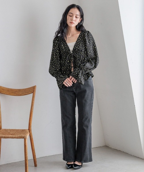 LOWRYS FARM(ローリーズファーム)の「フラワー2WAYペプラムブラウス 576767(シャツ/ブラウス・レディース・アイボリー/ブラック/ブラウン・FREE)」の8枚目の写真