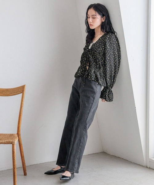 LOWRYS FARM(ローリーズファーム)の「フラワー2WAYペプラムブラウス 576767(シャツ/ブラウス・レディース・アイボリー/ブラック/ブラウン・FREE)」の9枚目の写真