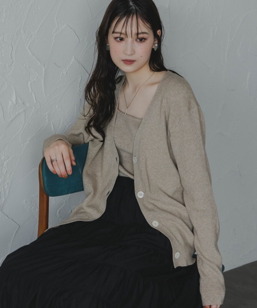 slattgir（スラットジール）の「高身長　ニットアンサンブル（カーディガン＋キャミソール）（セットアップ対応）（トールサイズ）Essenave（ニット/セーター・レディース・ブラック/ベージュ/カーキ・TM/TL/TLL/T3L）」の2枚目の写真