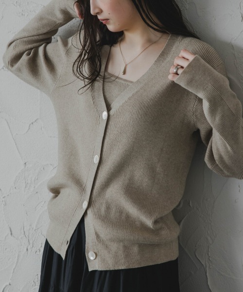 slattgir（スラットジール）の「高身長　ニットアンサンブル（カーディガン＋キャミソール）（セットアップ対応）（トールサイズ）Essenave（ニット/セーター・レディース・ブラック/ベージュ/カーキ・TM/TL/TLL/T3L）」の13枚目の写真