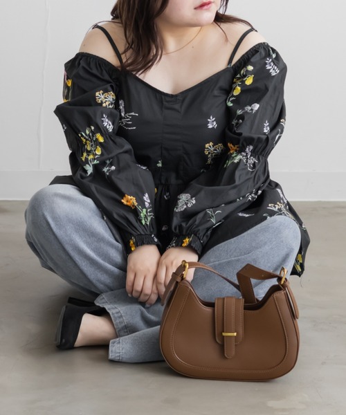 CLETTE(クレット)の「CLETTEオリジナル3WAYスリーブブラウス(シャツ/ブラウス・レディース・オフホワイト/アイボリー/ブラック/ブラック系その他・4L/3L/LL)」の4枚目の写真
