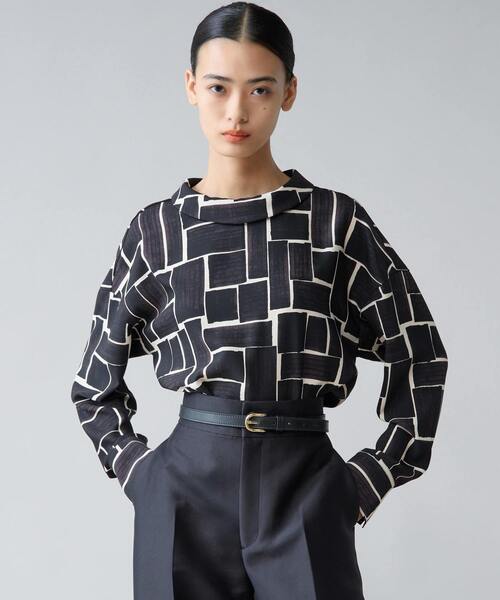 Tiara(ティアラ)の「ブラッシュマークプリントハイネックブラウス(シャツ/ブラウス・レディース・ボルドー/ブラック・FREE)」の5枚目の写真