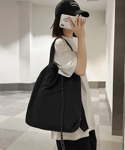 ReRe(リリ)の「ドローストリングカジュアルトートリュック(トートバッグ・レディース・オフホワイト/ブラック/グリーン/パープル・FREE)」の13枚目の写真