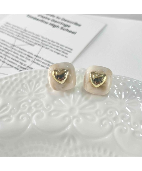 tone(トーン)の「【88eighty-eight】ゴールドハートスクエアレトロピアス【import】(MA)(ピアス(両耳用)・レディース・ベージュ/グリーン/レッド・FREE)」の6枚目の写真