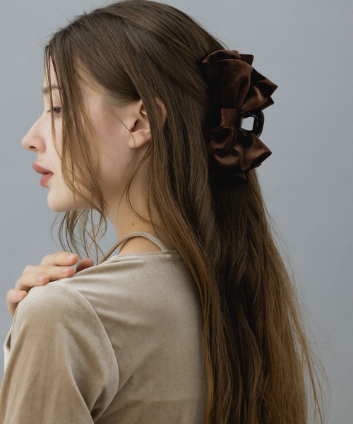 LA MUe(ラミュー)の「【LA MUE】ベロアリボンバンスクリップ(バレッタ/ヘアクリップ・レディース・ブラウン/ピンク/ブラック・FREE)」の8枚目の写真