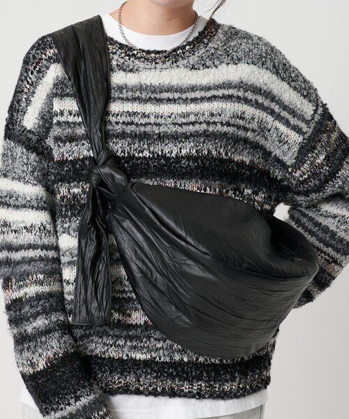 BEAUTY&YOUTH UNITED ARROWS（ビューティーアンドユースユナイテッドアローズ）の「レザーライク ギャザー ショルダーバッグ（ショルダーバッグ・レディース・ブラック/ワイン・FREE）」の2枚目の写真