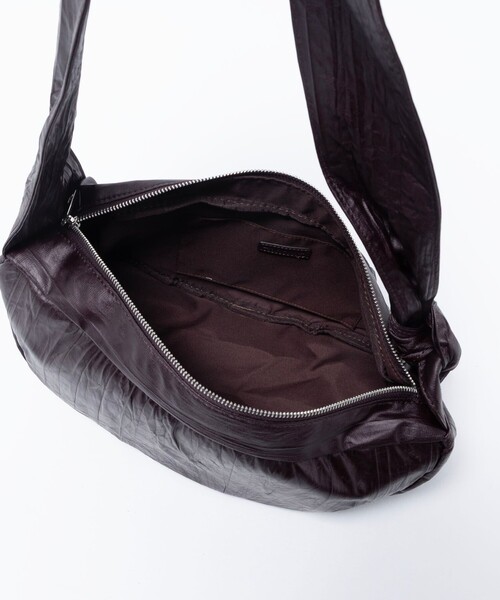 BEAUTY&YOUTH UNITED ARROWS（ビューティーアンドユースユナイテッドアローズ）の「レザーライク ギャザー ショルダーバッグ（ショルダーバッグ・レディース・ブラック/ワイン・FREE）」の12枚目の写真