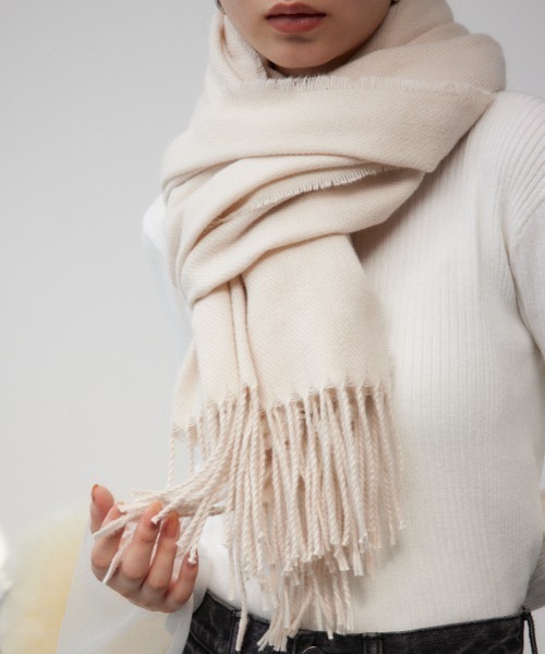 AZUL by moussy（アズールバイマウジー）の「カシミアタッチストール（ストール/ショール・レディース・ブラック/アイボリー/レッド系その他・FREE）」の2枚目の写真
