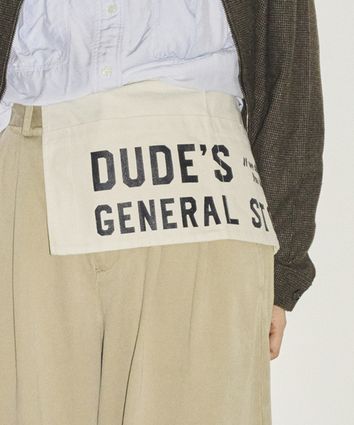 FRAMeWORK(フレームワーク)の「YARMO THE UNIFORM×DUDE SIGNS×FRAMEWORK small エプロン(その他小物・レディース・アイボリー・FREE)」の1枚目の写真