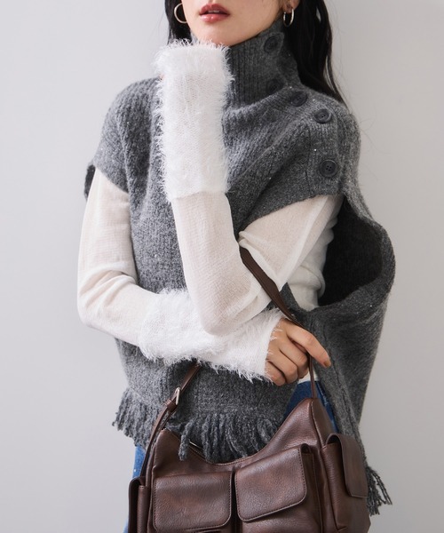 VIS（ビス）の「ボタンデザインポンチョベスト（ベスト・レディース・チャコールグレー/オフホワイト・FREE）」の9枚目の写真