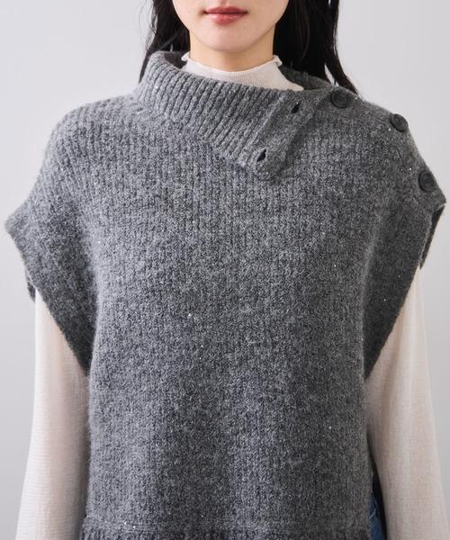 VIS（ビス）の「ボタンデザインポンチョベスト（ベスト・レディース・チャコールグレー/オフホワイト・FREE）」の17枚目の写真