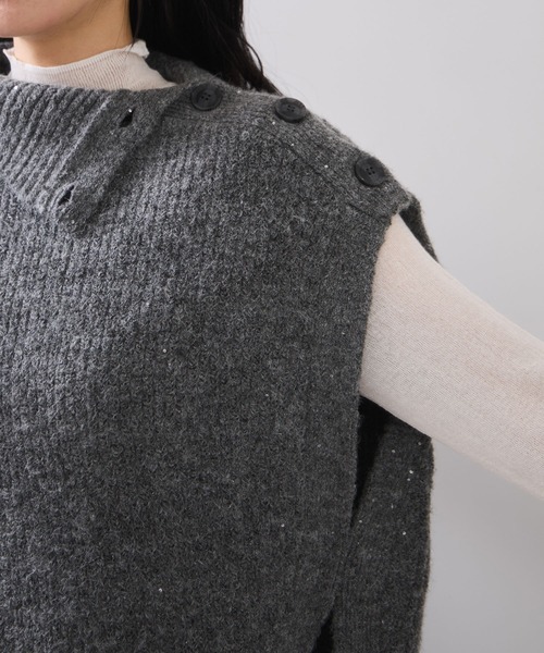 VIS（ビス）の「ボタンデザインポンチョベスト（ベスト・レディース・チャコールグレー/オフホワイト・FREE）」の16枚目の写真
