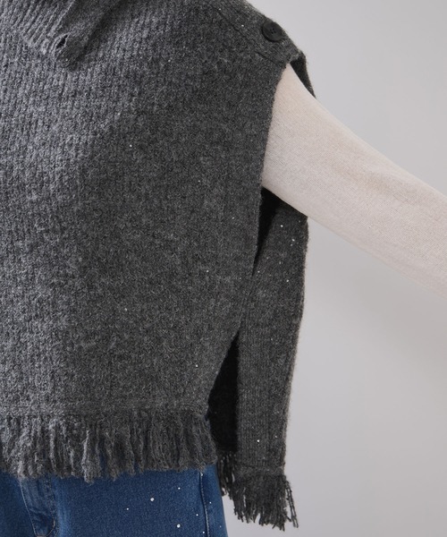 VIS（ビス）の「ボタンデザインポンチョベスト（ベスト・レディース・チャコールグレー/オフホワイト・FREE）」の19枚目の写真