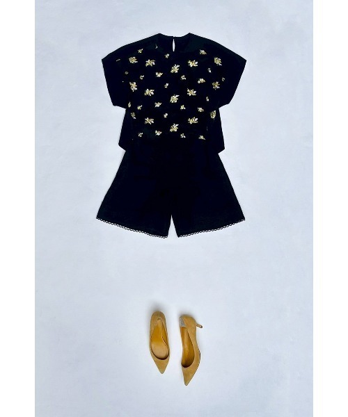 KEITA MARUYAMA（ケイタマルヤマ）の「Mimosa embroidery TEE（Tシャツ/カットソー・レディース・ホワイト/グリーン/ブラック・SMALL/MEDIUM）」の11枚目の写真