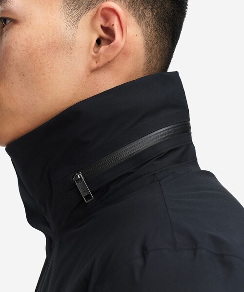 AIGLE（エーグル）の「GORE=TEX ゴアテックス 防風 防水 透湿 2レイヤーロングジャケット / フード収納可（マウンテンパーカー・メンズ・ベージュ/ブラック・M/L/S）」の18枚目の写真