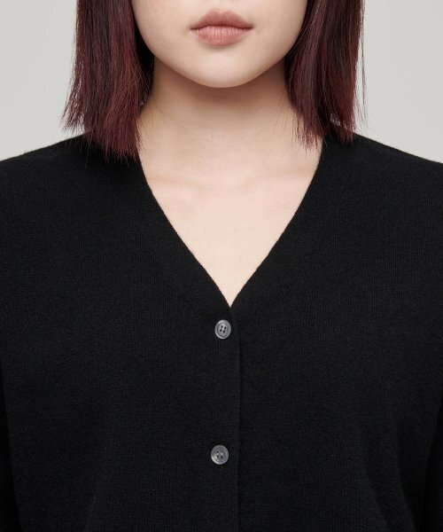 MUSINSA STANDARD WOMAN（ムシンサスタンダードウーマン）の「ウィメンズラムウールカーディガン[ブラック]（カーディガン/ボレロ・レディース・その他・SMALL/MEDIUM/LARGE/X-SMALL）」の5枚目の写真