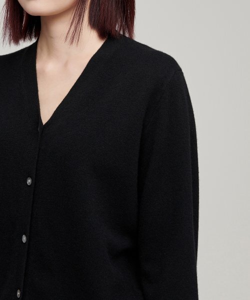 MUSINSA STANDARD WOMAN（ムシンサスタンダードウーマン）の「ウィメンズラムウールカーディガン[ブラック]（カーディガン/ボレロ・レディース・その他・SMALL/MEDIUM/LARGE/X-SMALL）」の7枚目の写真
