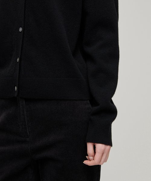 MUSINSA STANDARD WOMAN（ムシンサスタンダードウーマン）の「ウィメンズラムウールカーディガン[ブラック]（カーディガン/ボレロ・レディース・その他・SMALL/MEDIUM/LARGE/X-SMALL）」の8枚目の写真
