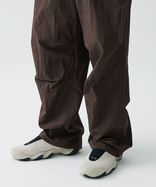 MUSINSA STANDARD（ムシンサスタンダード）の「[シティレジャー] CN ワイドベルトパラシュートパンツ [バロックブラウン]（その他パンツ・メンズ・その他・26/28/30/32/34/36/40/27/29/31/33/38/42）」の8枚目の写真