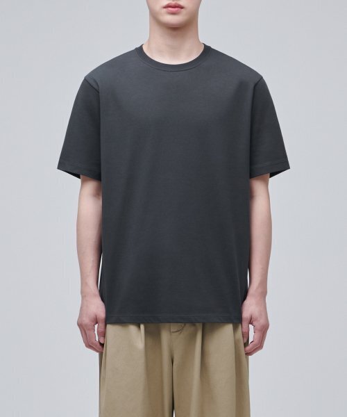 MUSINSA STANDARD（ムシンサスタンダード）の「[クールタンダード] ベーシッククルーネックTシャツ [ダークグレー]（Tシャツ/カットソー・メンズ・その他・SMALL/MEDIUM/LARGE/X-LARGE/XX-LARGE/XXX-LARGE）」の2枚目の写真