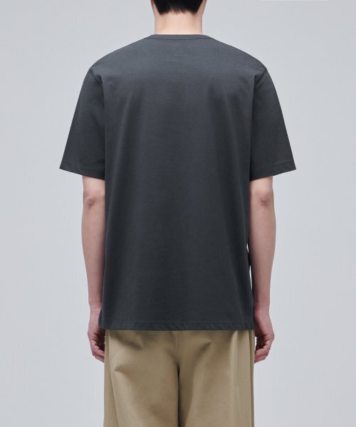 MUSINSA STANDARD（ムシンサスタンダード）の「[クールタンダード] ベーシッククルーネックTシャツ [ダークグレー]（Tシャツ/カットソー・メンズ・その他・SMALL/MEDIUM/LARGE/X-LARGE/XX-LARGE/XXX-LARGE）」の3枚目の写真