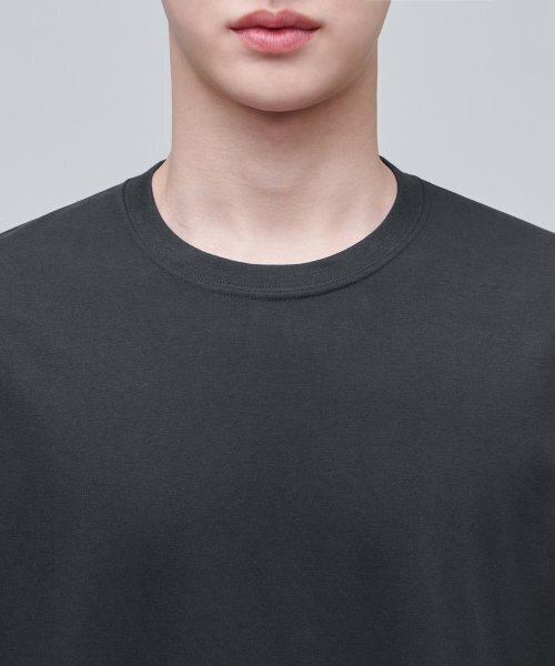 MUSINSA STANDARD（ムシンサスタンダード）の「[クールタンダード] ベーシッククルーネックTシャツ [ダークグレー]（Tシャツ/カットソー・メンズ・その他・SMALL/MEDIUM/LARGE/X-LARGE/XX-LARGE/XXX-LARGE）」の4枚目の写真