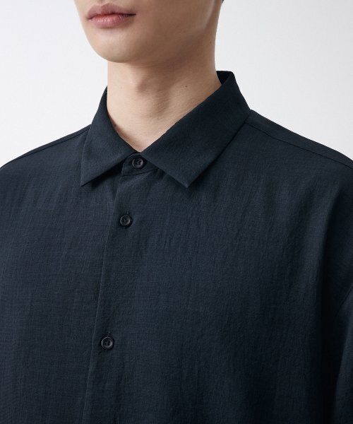 MUSINSA STANDARD（ムシンサスタンダード）の「リラックスドリネンライク半袖シャツ[ネイビー]（シャツ/ブラウス・メンズ・その他・SMALL/MEDIUM/LARGE/X-LARGE/XX-LARGE）」の4枚目の写真
