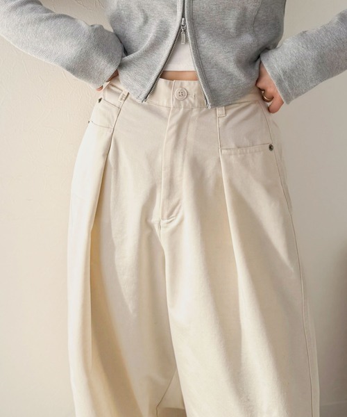Java(ジャバ)の「《JaVaジャバコラボ》 トレンド感たっぷりの最旬シルエット。タックバレルレッグパンツ(その他パンツ・レディース・ネイビー/ブラック/アイボリー・LARGE/MEDIUM/SMALL/X-LARGE)」の6枚目の写真