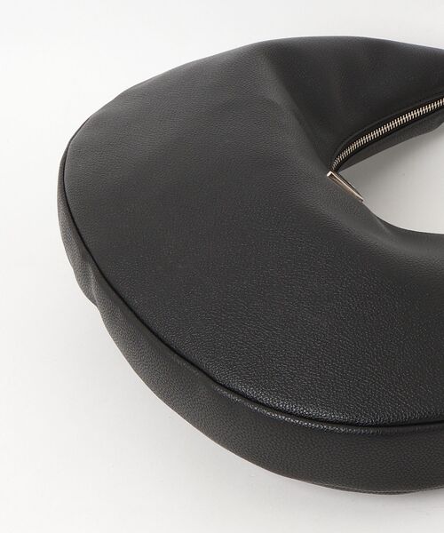 Guess（ゲス）の「EVIE Hobo ホーボーバッグ  （ハンドバッグ・レディース・ベージュ/ブラウン/ブラック・ONE SIZE）」の14枚目の写真