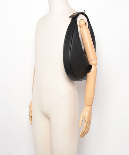 EVIE Hobo ホーボーバッグ | GUESS(ゲス) JAPAN 公式オンラインストア