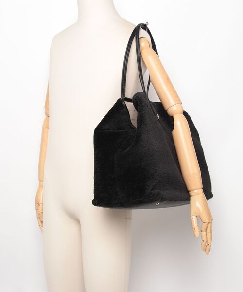 Guess(ゲス)の「VICTTORIA Large 2 In 1 Tote トートバッグ (トートバッグ・レディース・ブラック・ONE SIZE)」の15枚目の写真