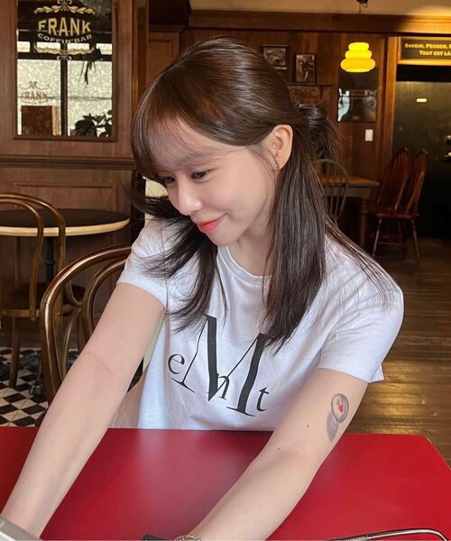 MUCENT（ムセント）の「メインシンボルシグネチャーロゴ半袖Tシャツ（4カラー）（Tシャツ/カットソー・レディース・ホワイト/ブラック/ライトピンク/レッド・SHORT/L/M/XL）」の18枚目の写真