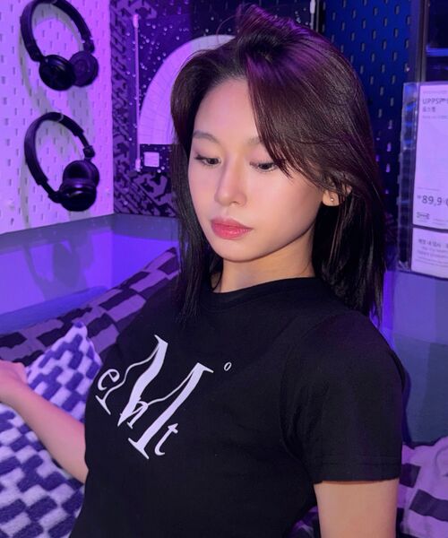 MUCENT（ムセント）の「メインシンボルシグネチャーロゴ半袖Tシャツ（4カラー）（Tシャツ/カットソー・レディース・ホワイト/ブラック/ライトピンク/レッド・SHORT/L/M/XL）」の12枚目の写真