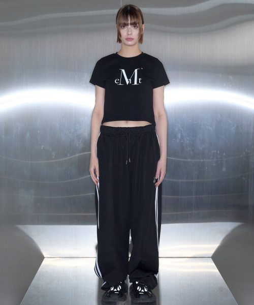 MUCENT（ムセント）の「メインシンボルシグネチャーロゴ半袖Tシャツ（4カラー）（Tシャツ/カットソー・レディース・ホワイト/ブラック/ライトピンク/レッド・SHORT/L/M/XL）」の2枚目の写真