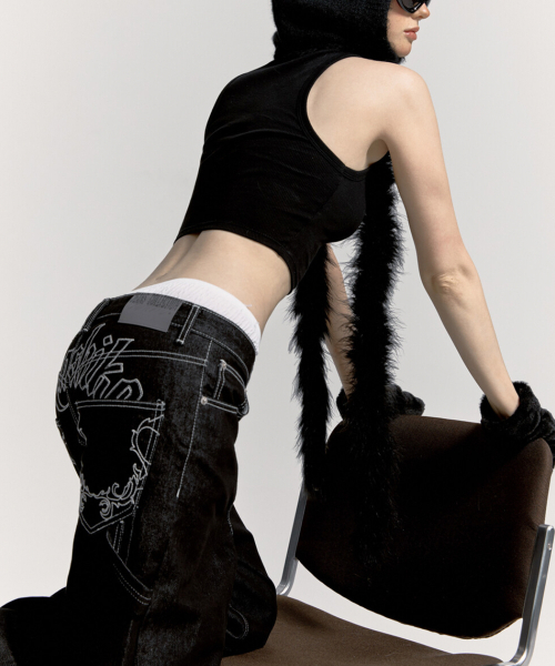 KASHIKO(カシコ)の「Embroied Nonfade Denim Pants Black(デニムパンツ・レディース・その他・SMALL/MEDIUM)」の4枚目の写真