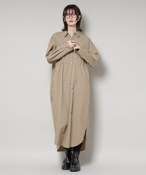 NANO universe(ナノユニバース)の「ナイロンタッサードロストシャツワンピース(シャツワンピース・レディース・ブラック/キャメル/ダークベージュ・FREE)」の3枚目の写真