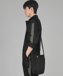 SAINTCREW（セントクルー）の「Boldline M size crossbody bag LMC-128 blackblack（メッセンジャーバッグ）」