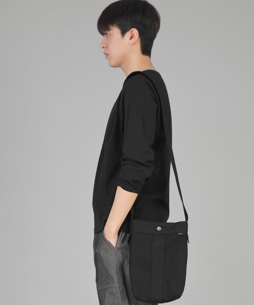 SAINTCREW（セントクルー）の「ボールドライン Mサイズ クロスバッグ LMC-128 ブラックブラック（メッセンジャーバッグ・メンズ・その他・フリー）」の4枚目の写真