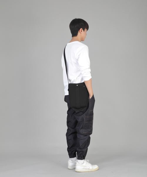 SAINTCREW（セントクルー）の「ボールドライン Mサイズ クロスバッグ LMC-128 ブラックブラック（メッセンジャーバッグ・メンズ・その他・フリー）」の6枚目の写真