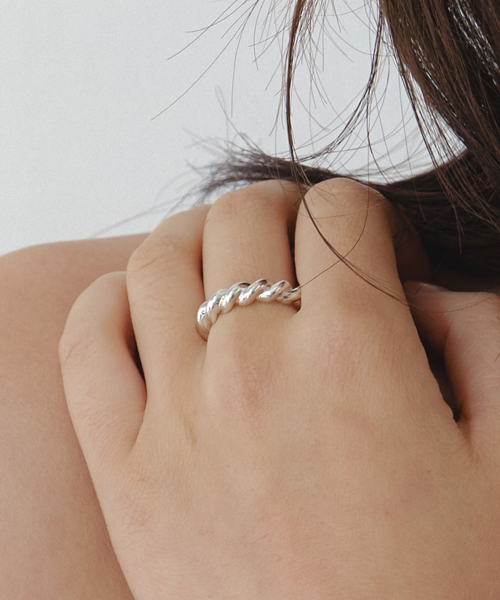 BYWEEKEND(バイウィーケンド)の「Zoom ring(リング・レディース・その他・11/15 /13/17)」の4枚目の写真