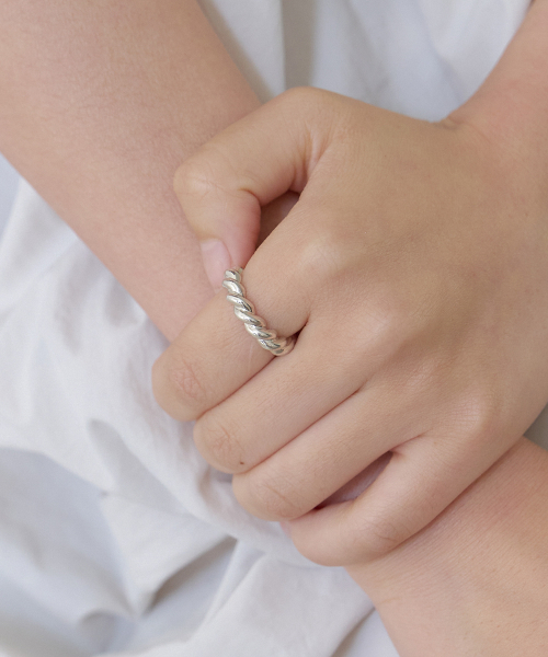 BYWEEKEND(バイウィーケンド)の「Zoom ring(リング・レディース・その他・11/15 /13/17)」の2枚目の写真