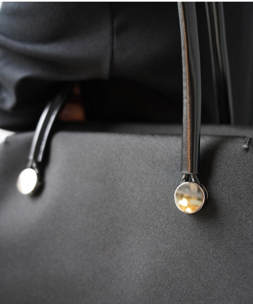 ADD CULUMN（アドカラム）の「ADD CULUMN(アドカラム) TABLET BOSTON（ハンドバッグ・レディース・ダークグレー/アイボリー・F）」の7枚目の写真