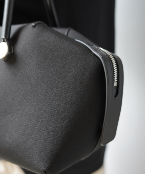 ADD CULUMN（アドカラム）の「ADD CULUMN(アドカラム) TABLET BOSTON（ハンドバッグ・レディース・ダークグレー/アイボリー・F）」の8枚目の写真