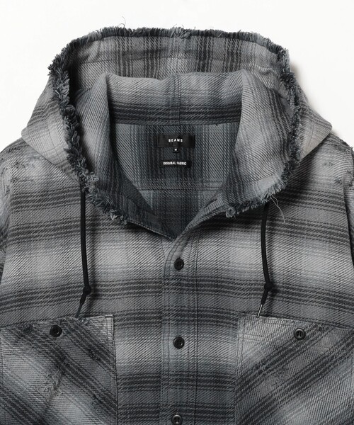 BEAMS(ビームス)の「ダメージ フード チェック シャツ【ワイドショートフィット】(シャツ/ブラウス・メンズ・ブラック/ネイビー・S/M/L/XL)」の4枚目の写真