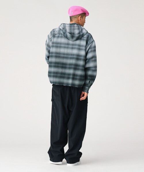 BEAMS(ビームス)の「ダメージ フード チェック シャツ【ワイドショートフィット】(シャツ/ブラウス・メンズ・ブラック/ネイビー・S/M/L/XL)」の15枚目の写真