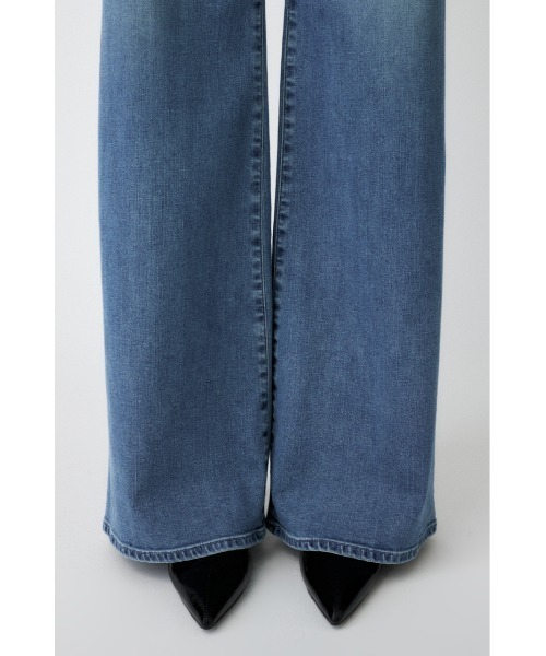 MOUSSY（マウジー）の「ADVANCED LONG LEG FLARE（デニムパンツ・レディース・ダークブルー/ブルー/ワンウォッシュ・23inch/24inch/25inch/26inch/27inch）」の12枚目の写真