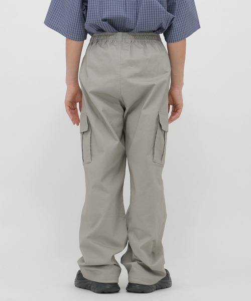 GLOBAL WORK（グローバルワーク）の「サマ見えストレッチカーゴ/AND YUA ANY/612456（カーゴパンツ・キッズ・グレイッシュベージュ/ブラック・SMALL/MEDIUM/LARGE）」の18枚目の写真
