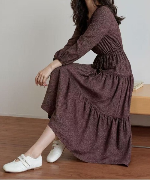 FINEnough(ファインナフ)の「小ヒョウ柄ハイネックフリルワンピース(ワンピース・レディース・ホワイト/ブラウン/ブラック・FREE)」の8枚目の写真