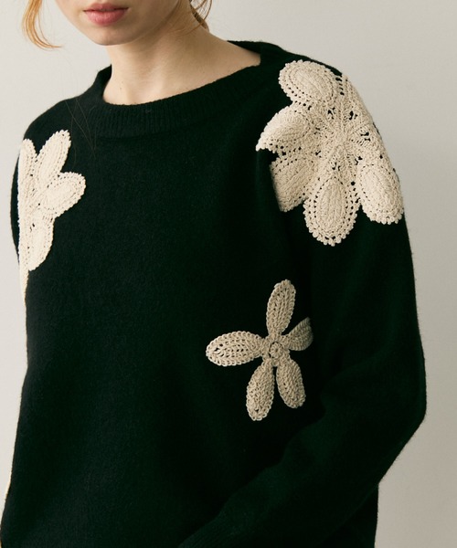 Crisp(クリスプ)の「フラワーモチーフニット(ニット/セーター・レディース・アイボリー/ブラック・FREE)」の2枚目の写真